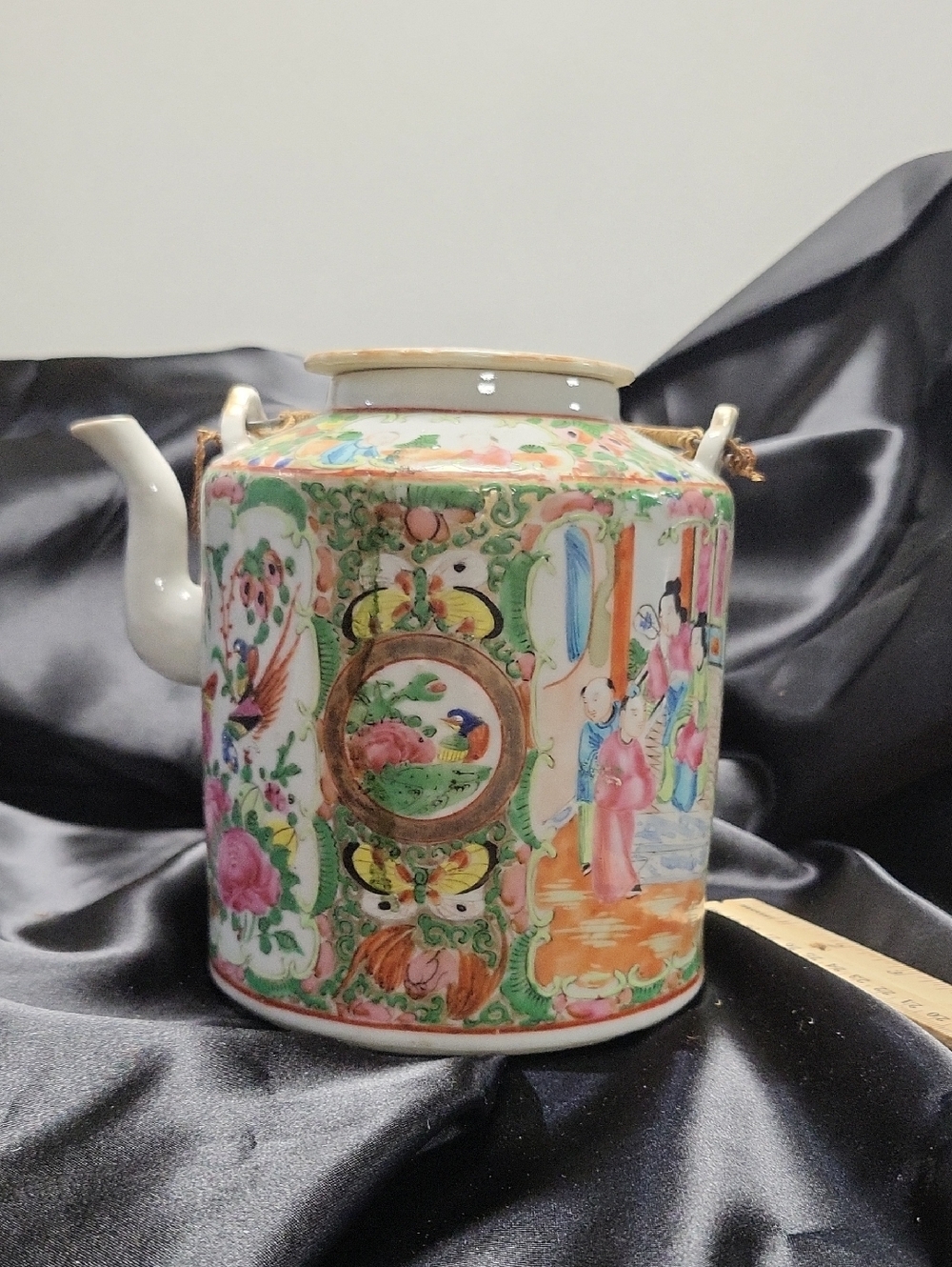 Antique Qing Famille Rose Medallion Porcelain Barrel Teapot with Lid – 19th Cent